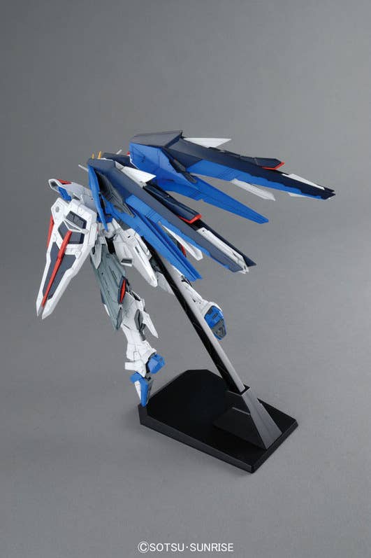 1/100 MG Freedom Gundam Ver.2.0